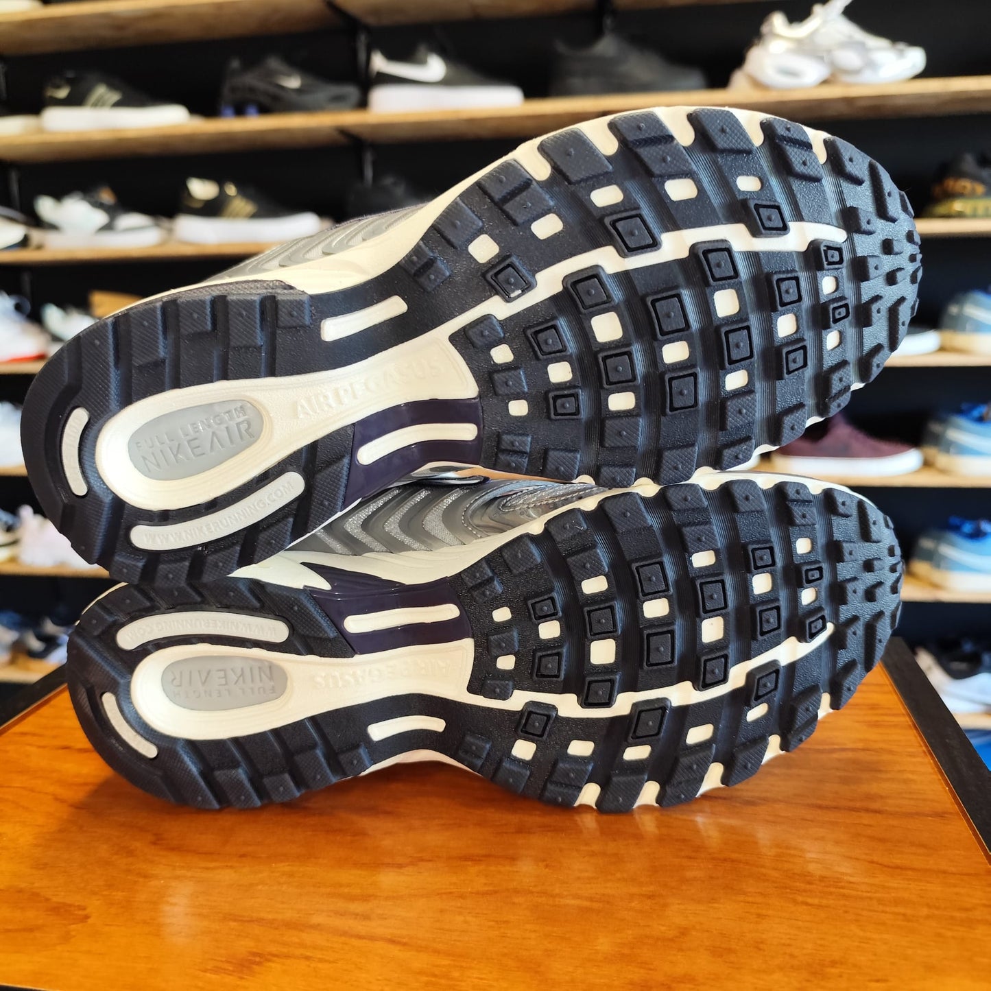 Talla 42.5 Nike Air Pegasus 2005