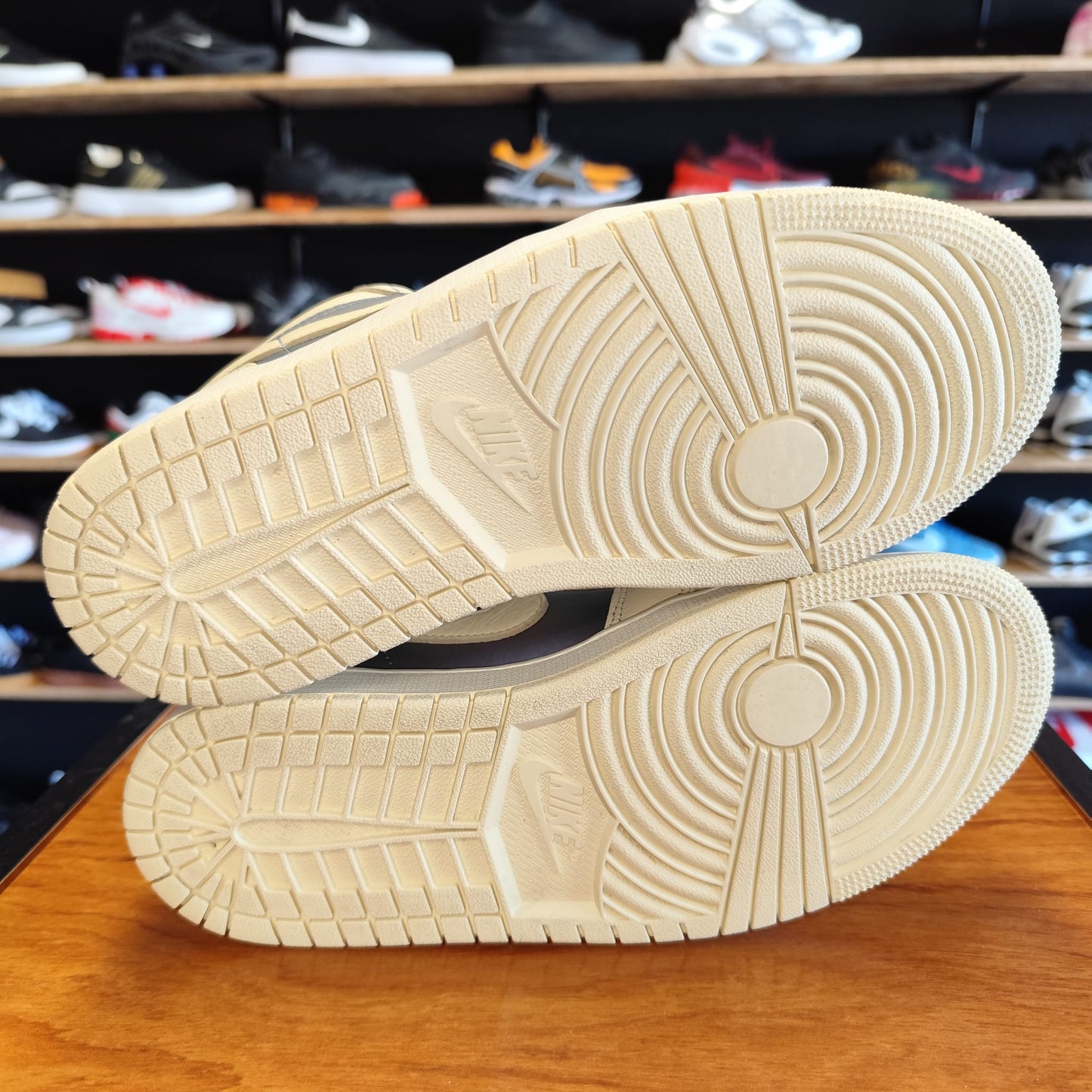 Talla 38 Jordan 1 Low Edición Especial