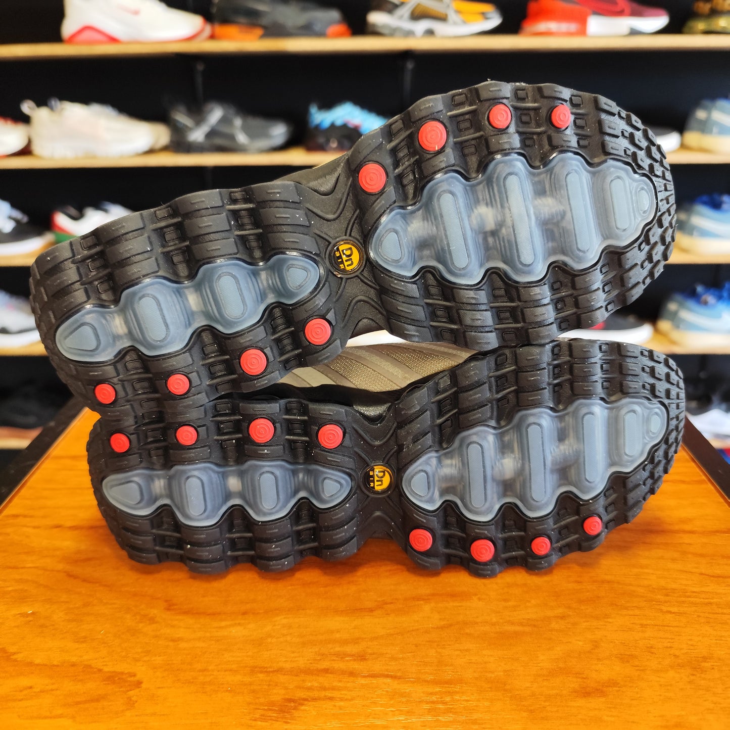 Talla 37.5 Air Max DN8