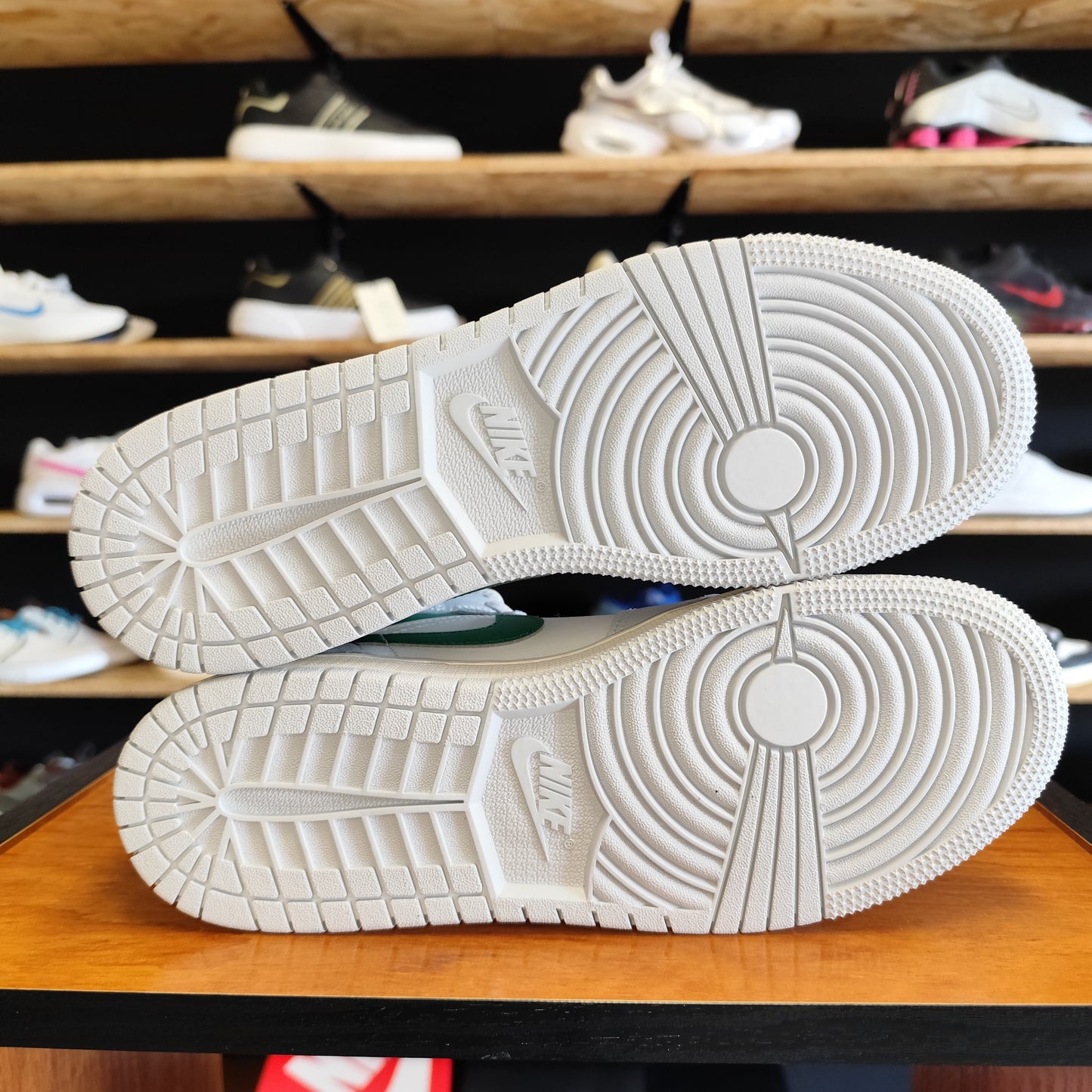 Talla 40 Jordan 1 Mid