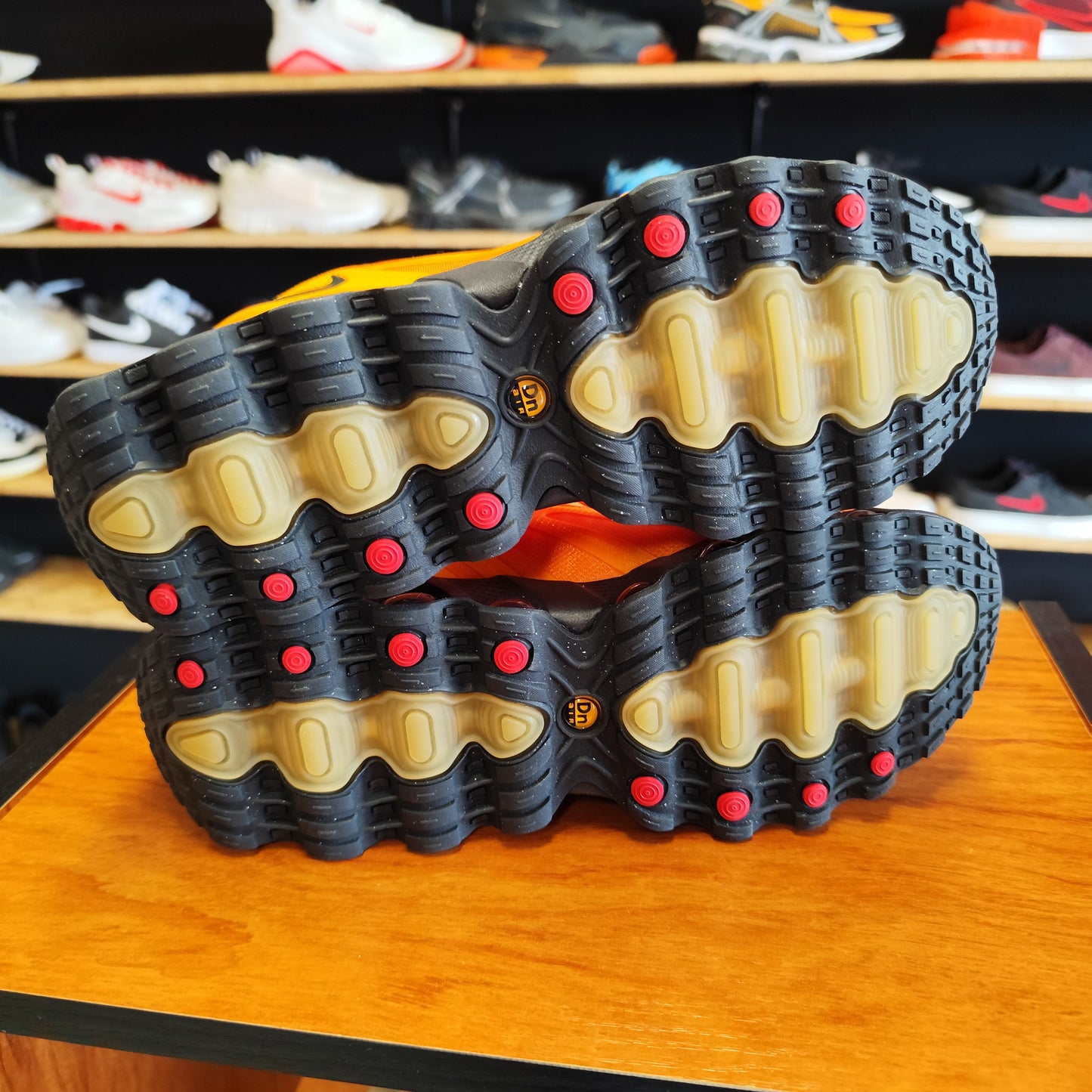 Talla 38.5 Air Max DN8