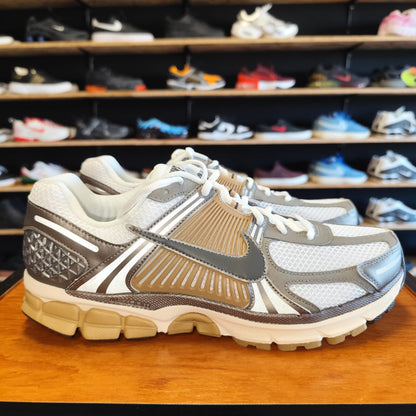 Talla 44.5 Vomero 5