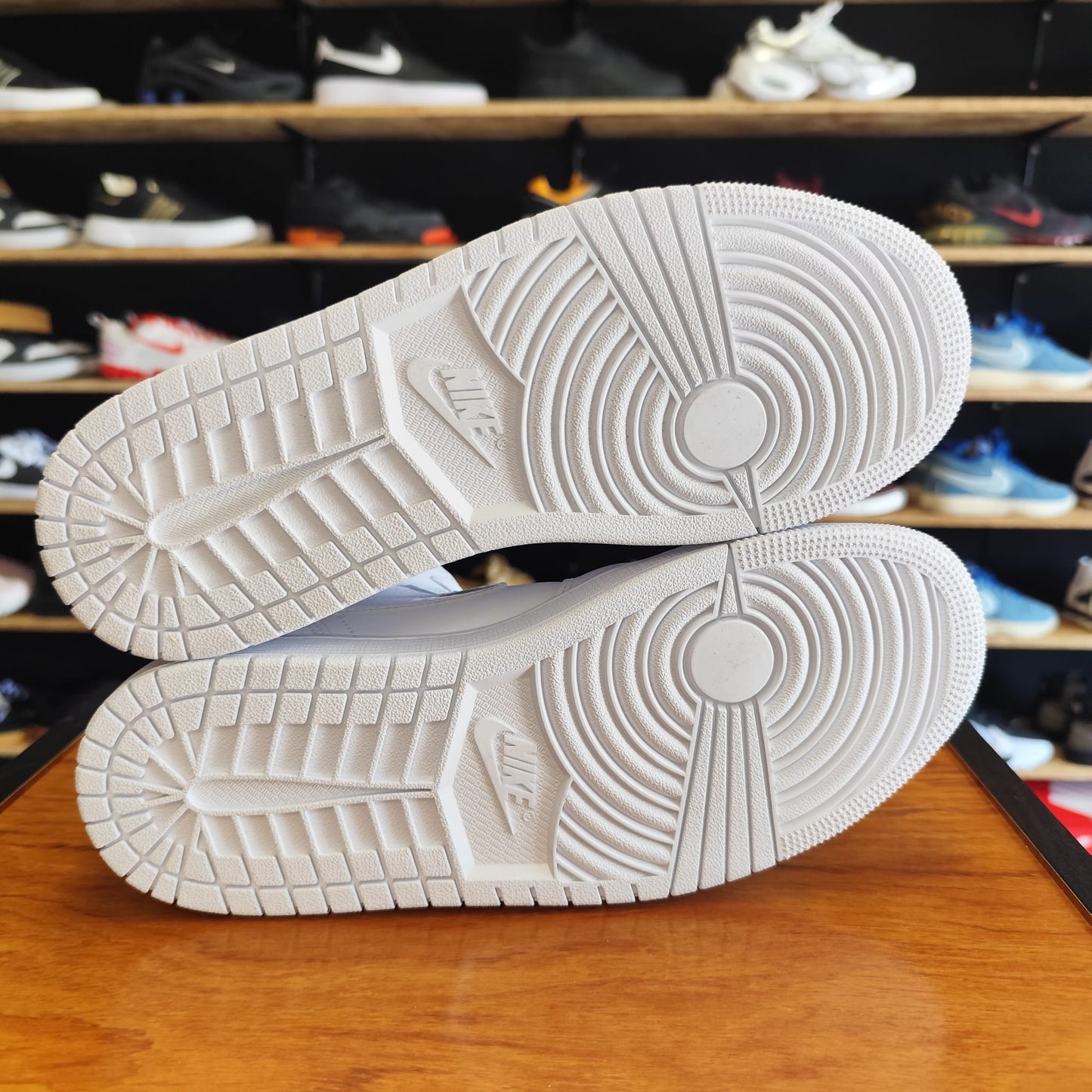 Talla 35.5 Jordan 1 Mid