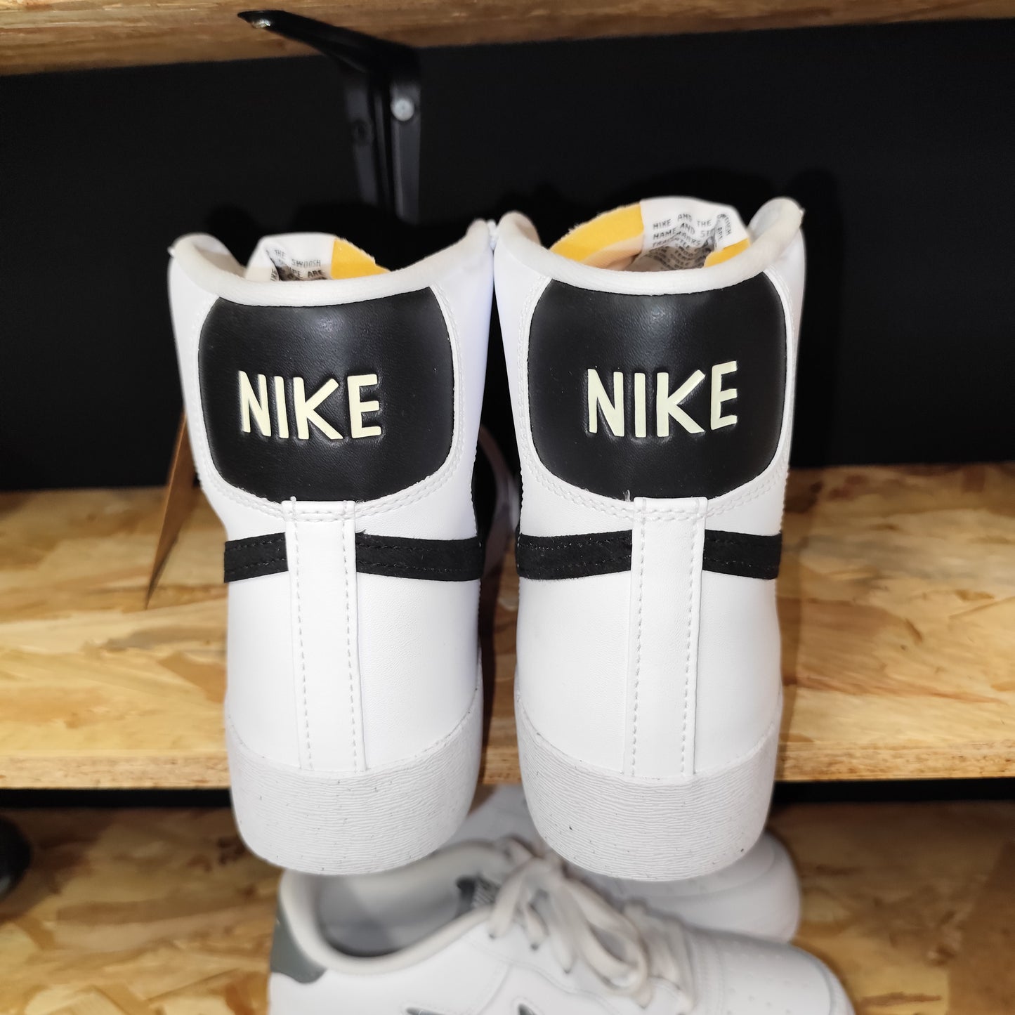 Talla 44.5 Blazer Mid 77