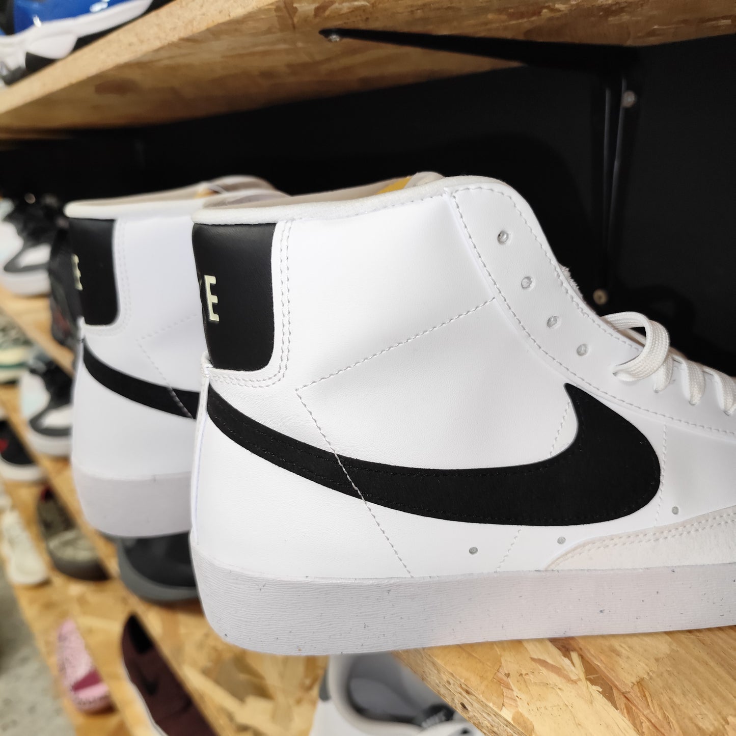 Talla 44.5 Blazer Mid 77