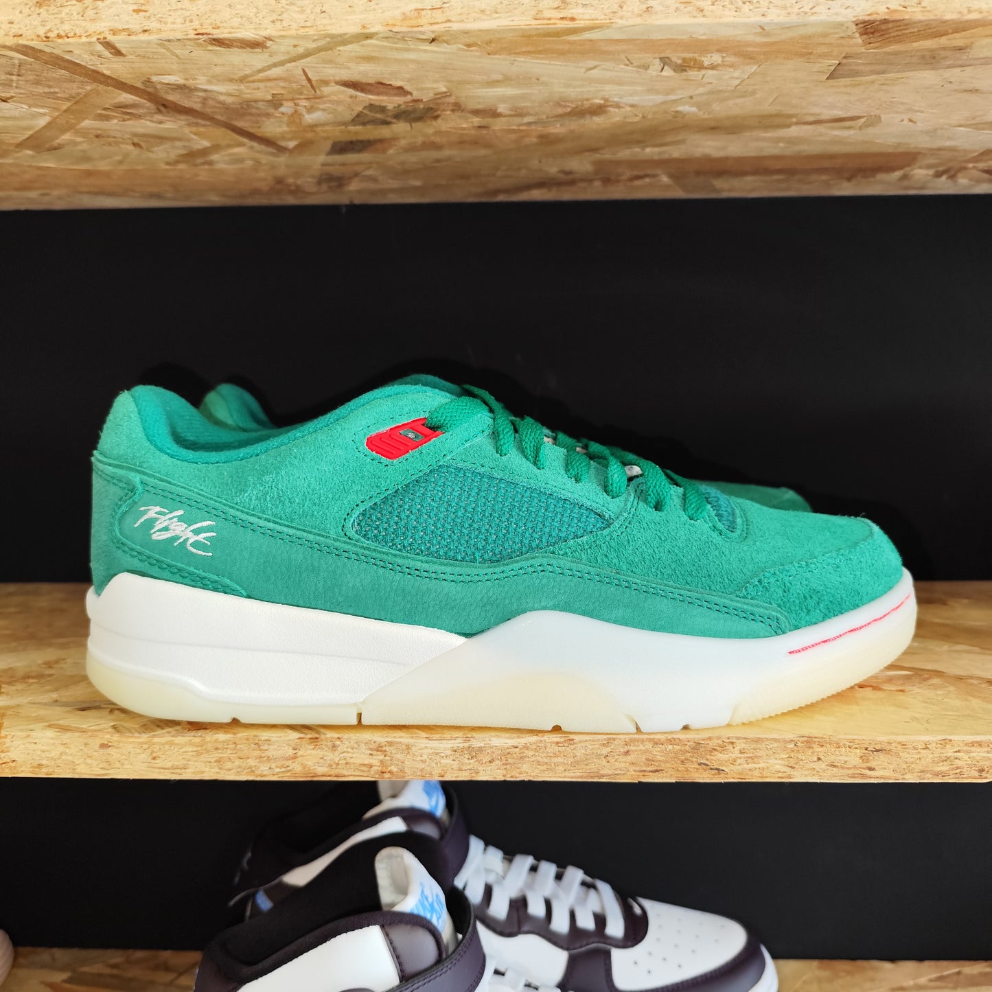 Talla 44 Flight Court