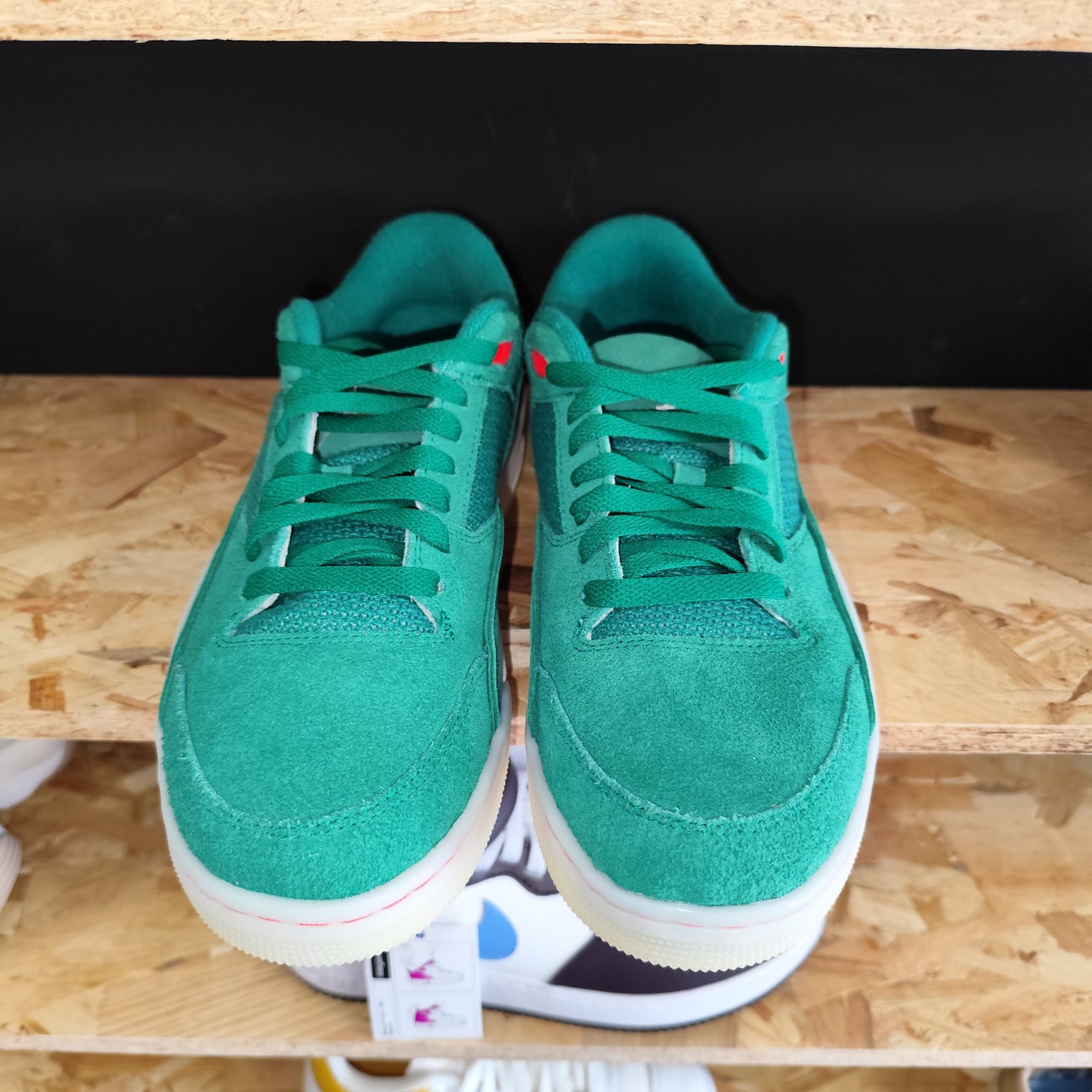 Talla 44 Flight Court