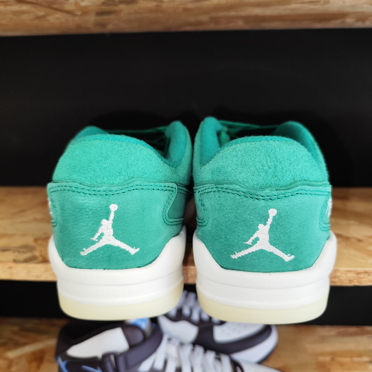 Talla 44 Flight Court