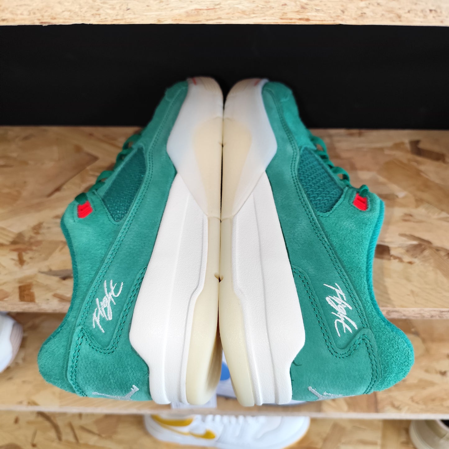 Talla 44 Flight Court