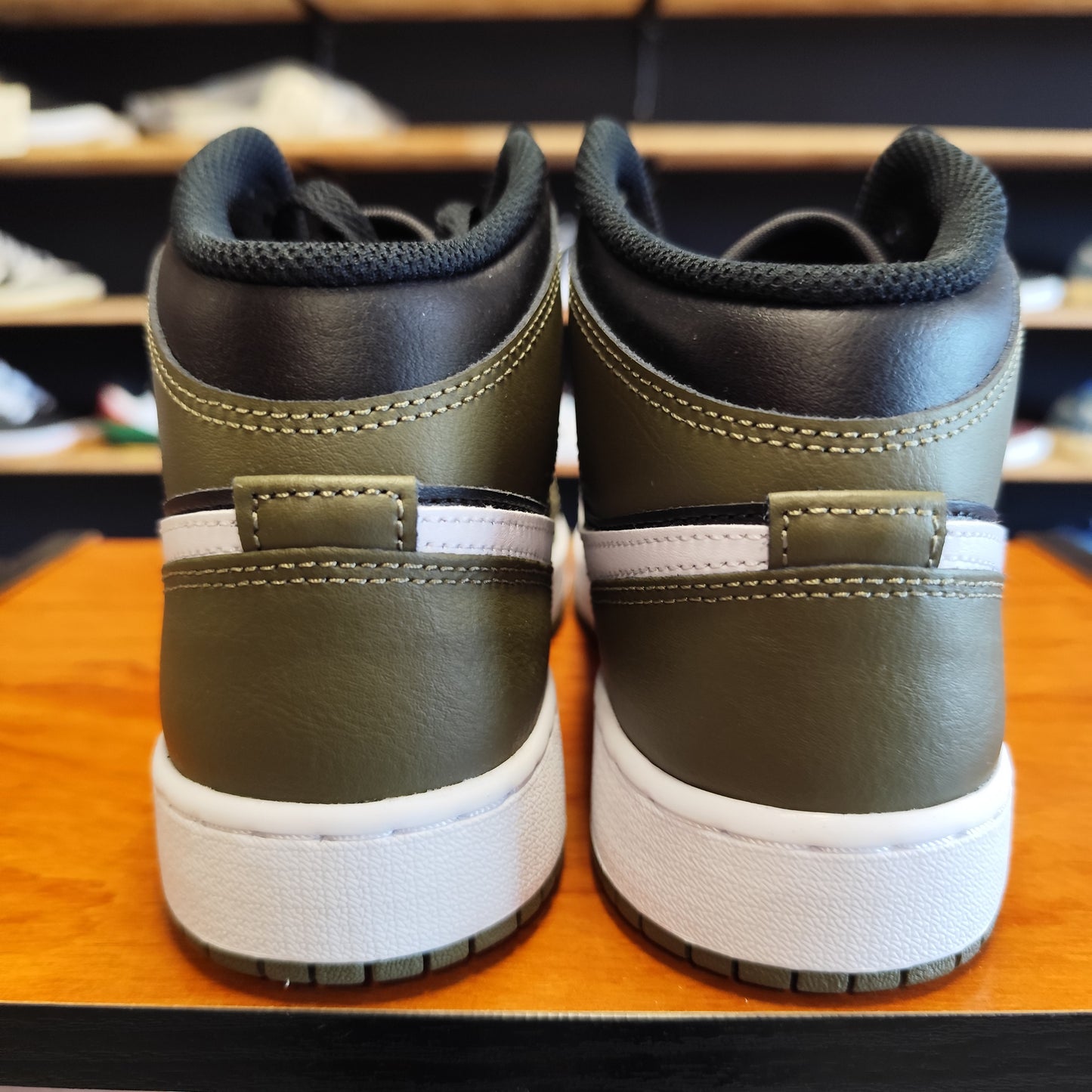 Talla 36 Jordan 1 Mid