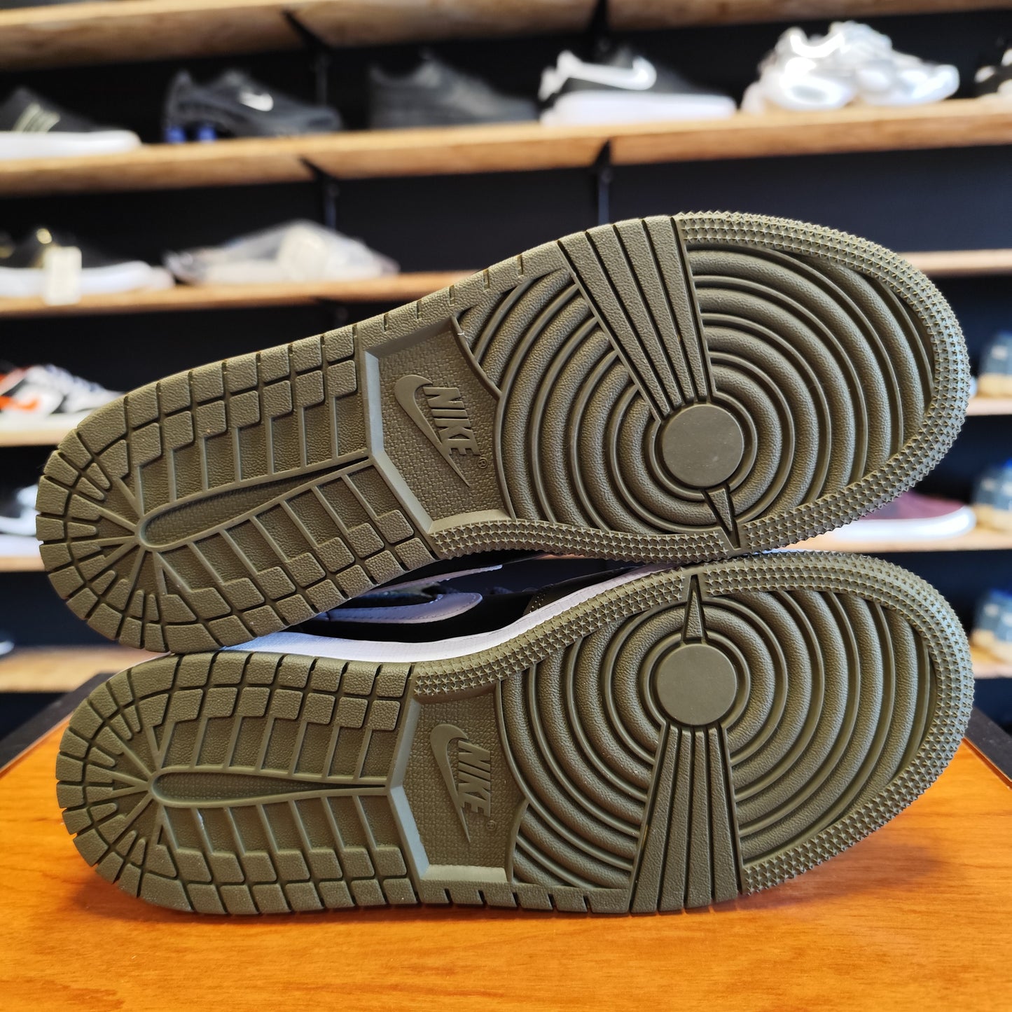 Talla 36 Jordan 1 Mid