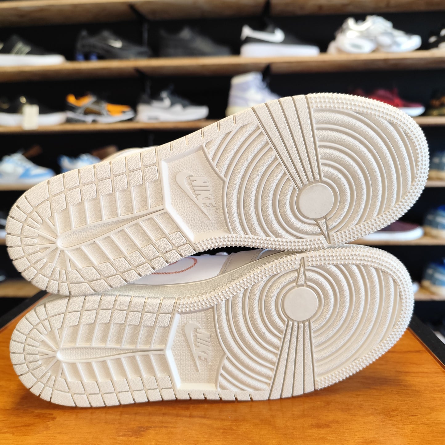 Talla 38.5 Jordan 1 Mid