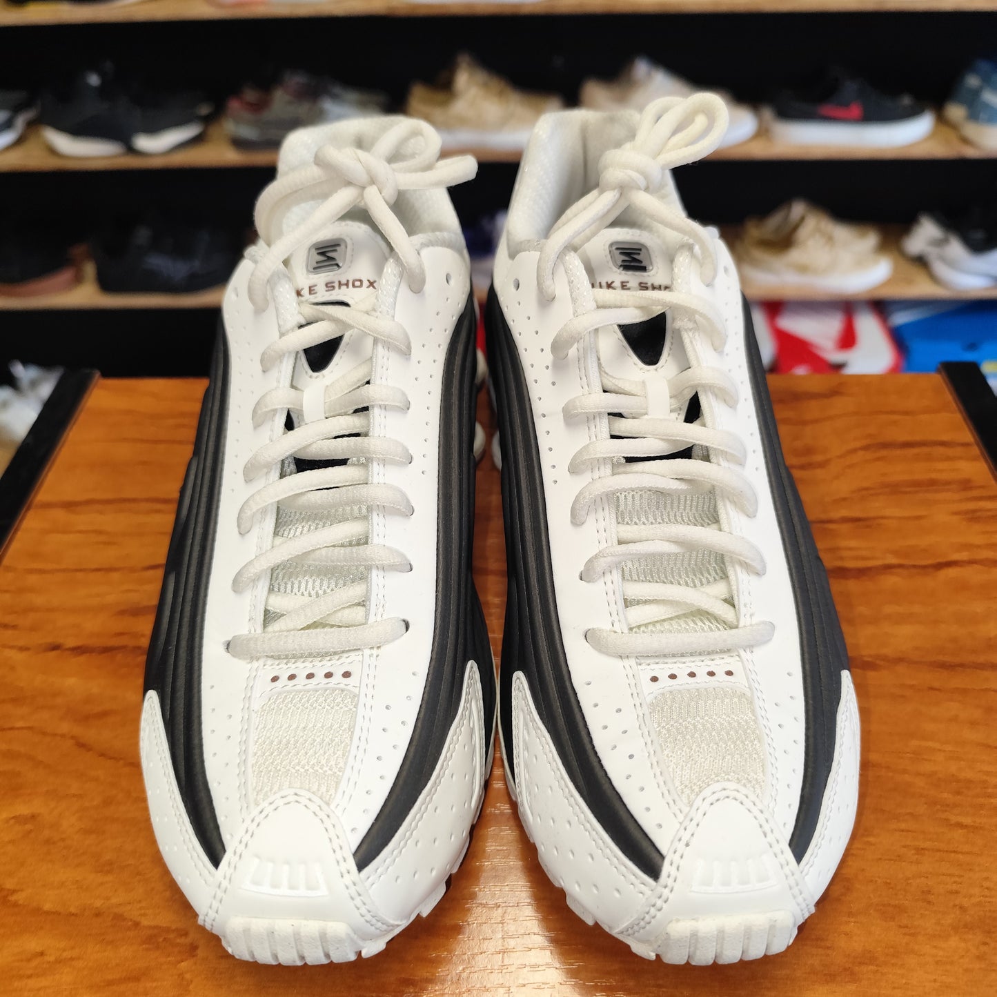 Talla 37.5 Shox R4